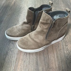 Boutique by Corky brown suede wedges